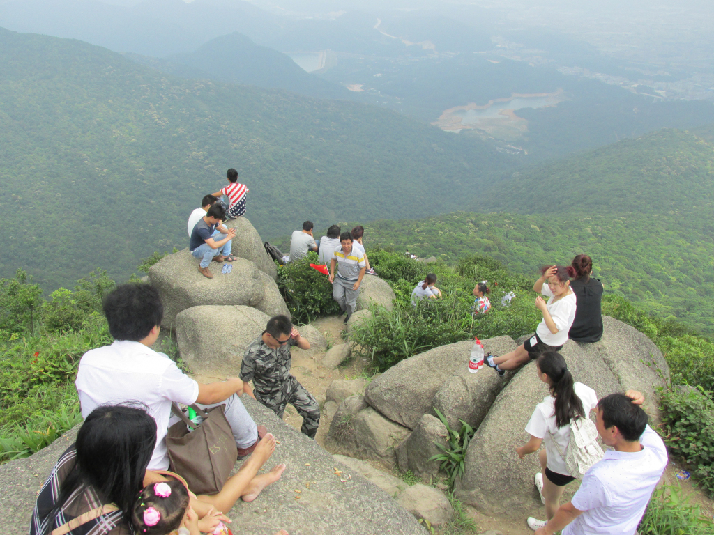 月博2015年“五一”节组织爬山活动。(图6)